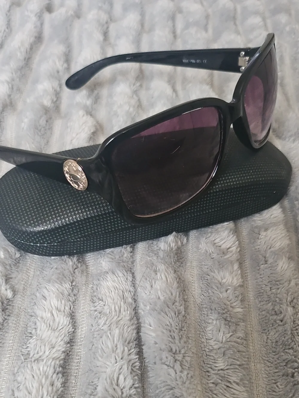 Oscar de la Renta Model 1085, Color Code 001.